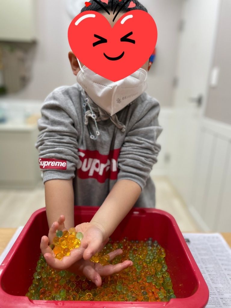 미술~~ 개구리알 촉감 놀이